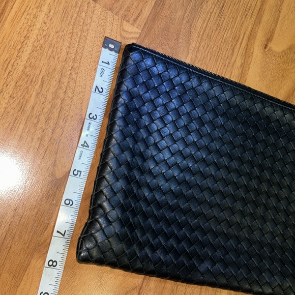 Authentic Bottega Veneta Intrecciato Leather Pouch - Picture 3 of 13